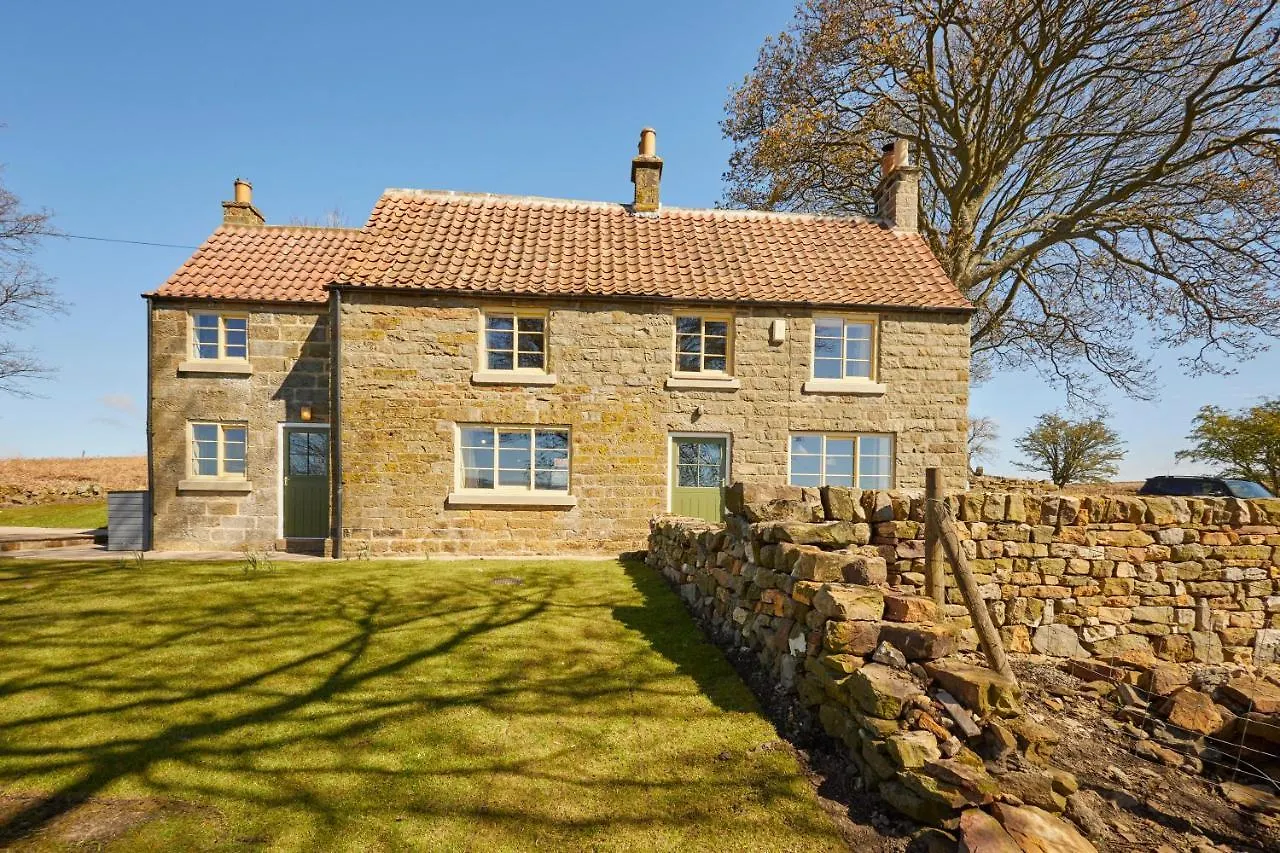 Host & Stay - Lop Hall Danby